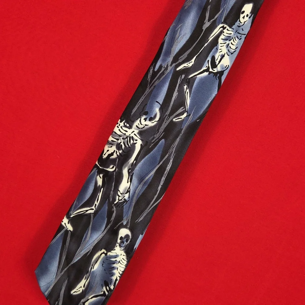 J GARCIA Who‎ Goes There? Silk Tie Skeleton